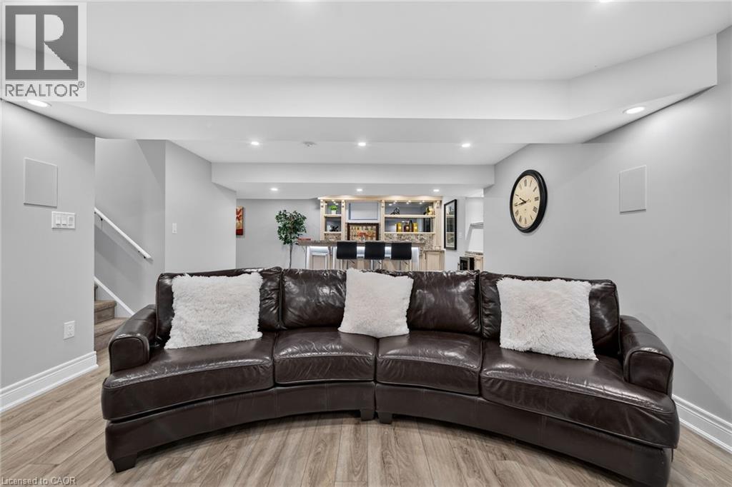 160 Wills Crescent, Binbrook, ON - Indoor Photo Showing Living Room