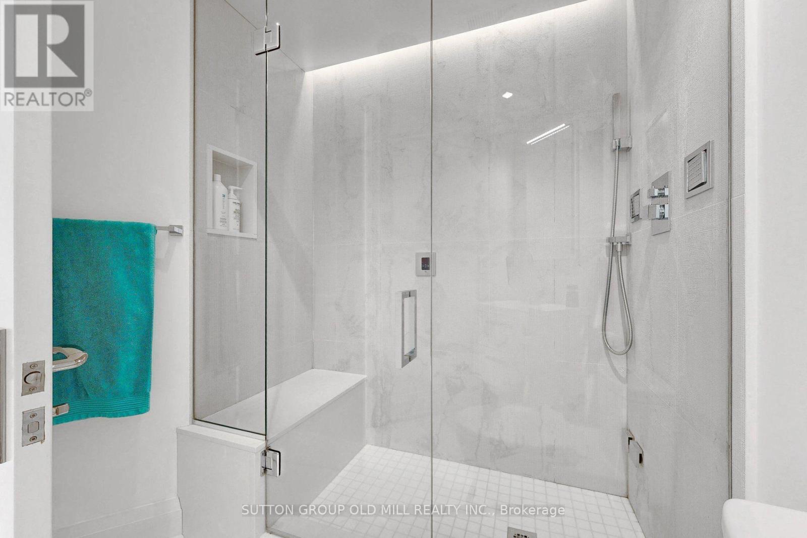 1307 - 2267 Lake Shore Boulevard W, Toronto, ON - Indoor Photo Showing Bathroom