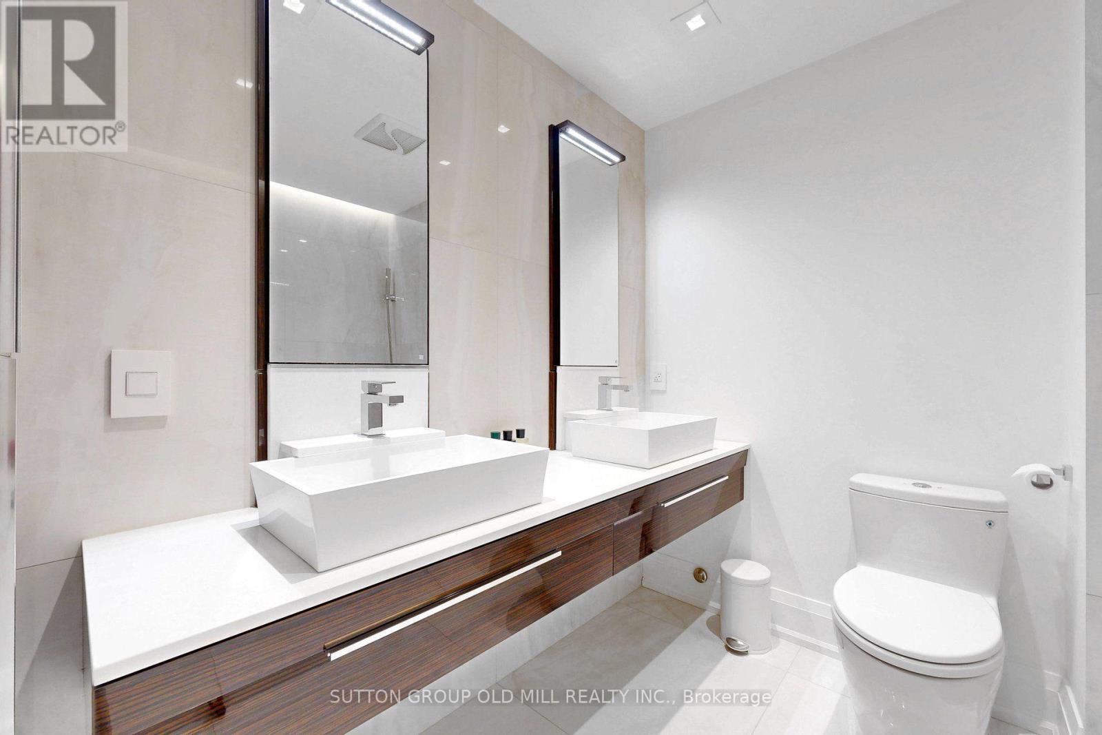 1307 - 2267 Lake Shore Boulevard W, Toronto, ON - Indoor Photo Showing Bathroom