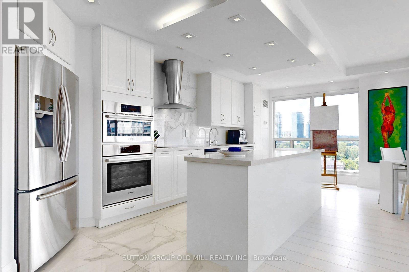 1307 - 2267 Lake Shore Boulevard W, Toronto, ON - Indoor Photo Showing Kitchen