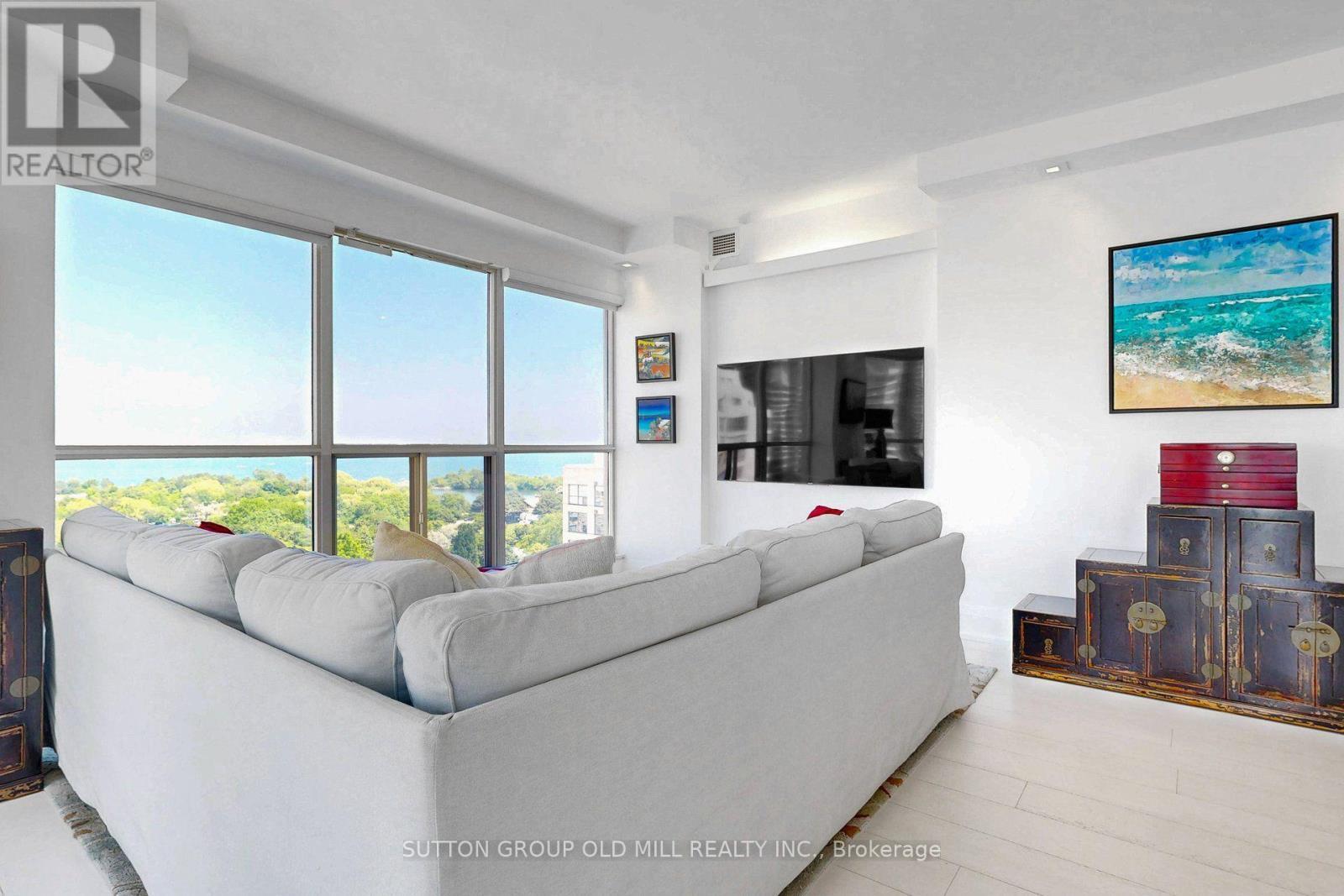 1307 - 2267 Lake Shore Boulevard W, Toronto, ON - Indoor Photo Showing Living Room