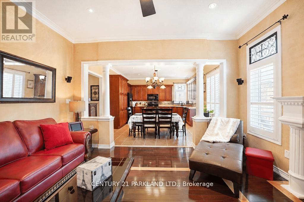 2020 Solar Place, Oshawa, ON - Indoor Photo Showing Living Room