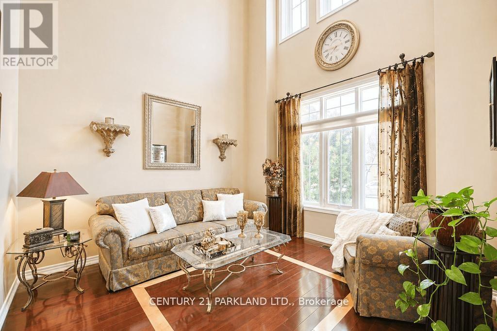 2020 Solar Place, Oshawa, ON - Indoor Photo Showing Living Room