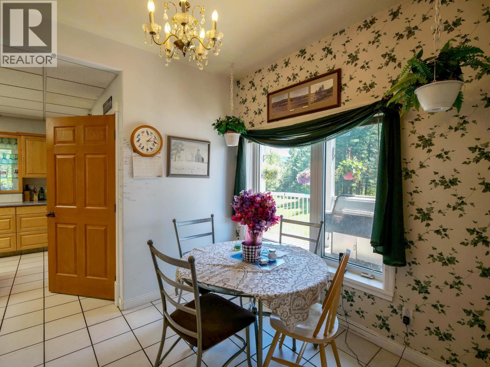 5175 Baker-Kersley Road, Quesnel, BC - Indoor Photo Showing Dining Room