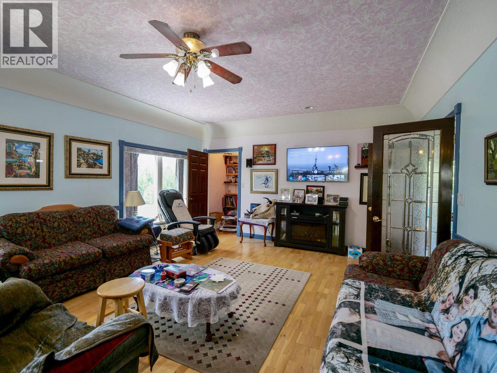 5175 Baker-Kersley Road, Quesnel, BC - Indoor Photo Showing Living Room