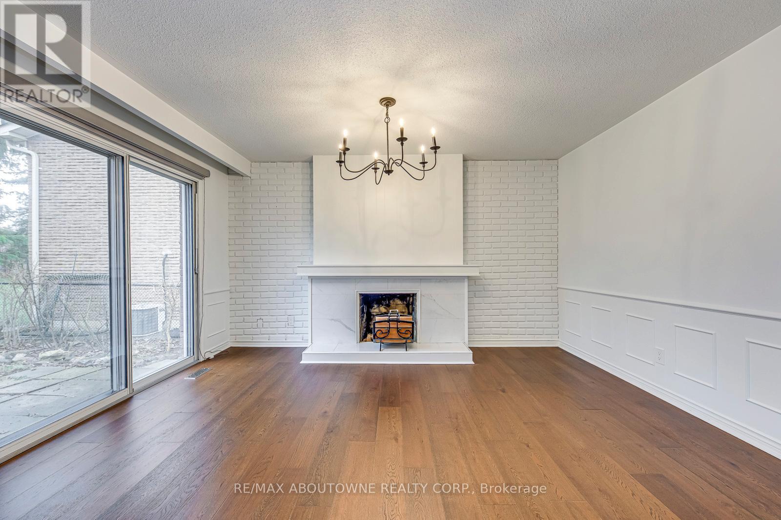 2565 Windjammer Road, Mississauga, ON - Indoor With Fireplace