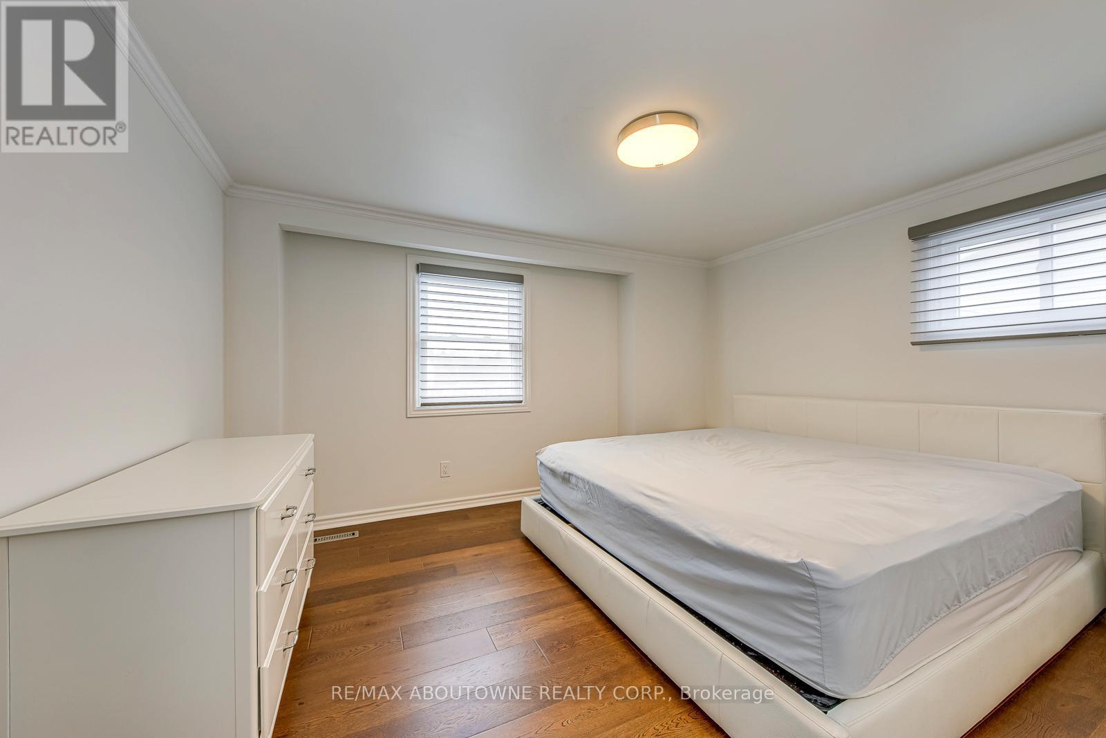 2565 Windjammer Road, Mississauga, ON - Indoor Photo Showing Bedroom