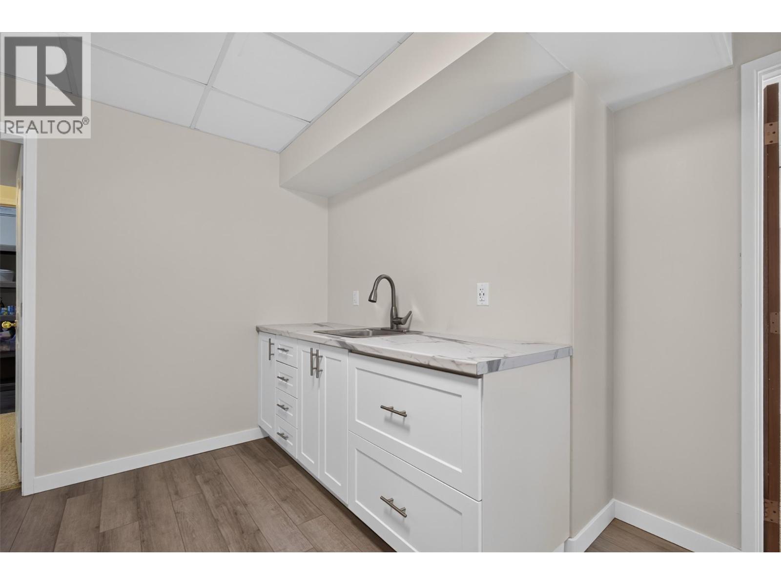 Kitchen sink/cabinets near recreation room - 602 Glenmeadows Road, Kelowna, BC - Indoor