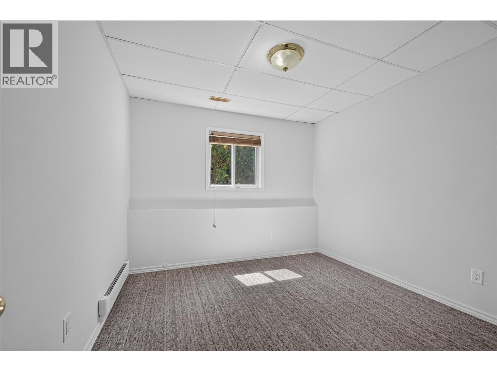 In-law suite bedroom - 602 Glenmeadows Road, Kelowna, BC - Indoor Photo Showing Other Room