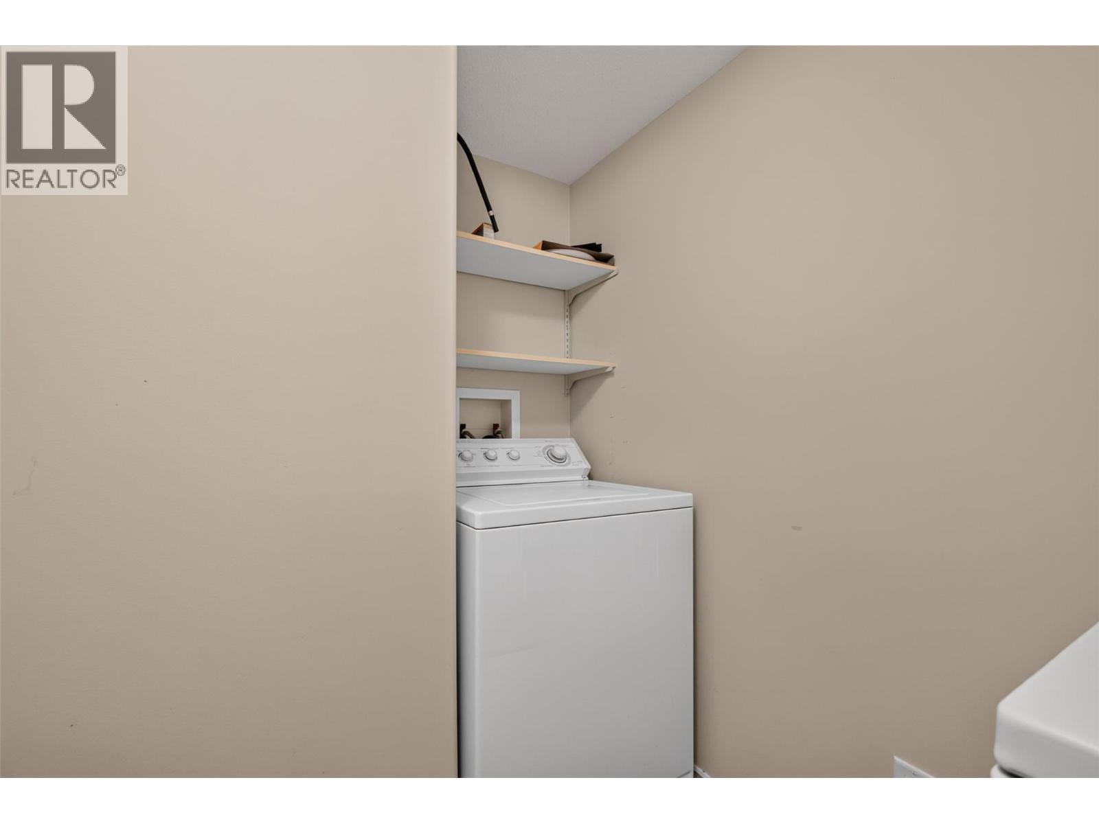 In-law suite laundry room - 602 Glenmeadows Road, Kelowna, BC - Indoor Photo Showing Laundry Room