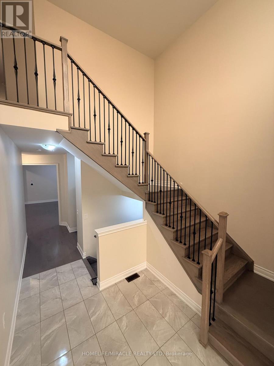 21 Valleyscape Trail, Caledon, ON - Indoor Photo Showing Other Room