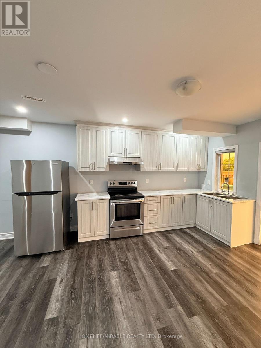 21 Valleyscape Trail, Caledon, ON - Indoor Photo Showing Kitchen With Double Sink