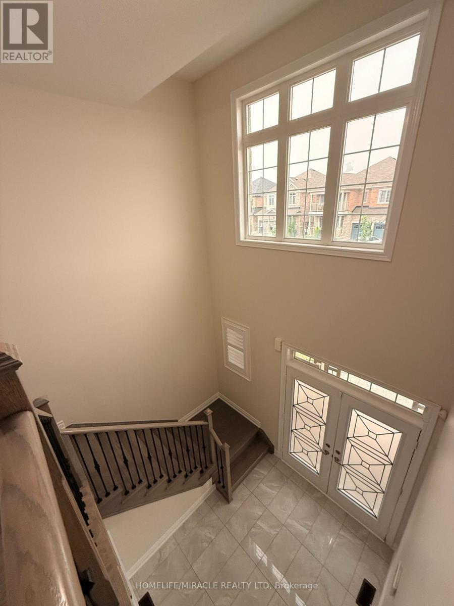21 Valleyscape Trail, Caledon, ON - Indoor Photo Showing Other Room