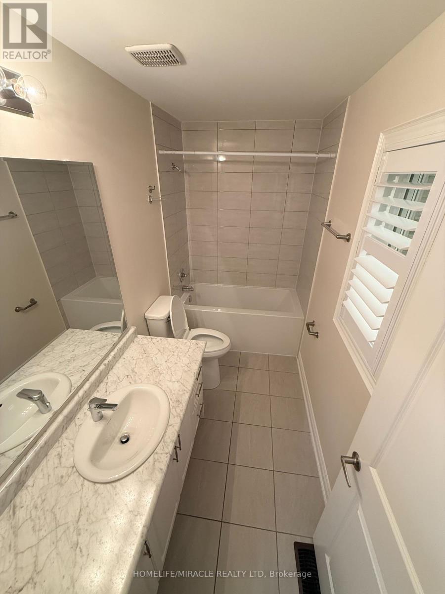 21 Valleyscape Trail, Caledon, ON - Indoor Photo Showing Bathroom