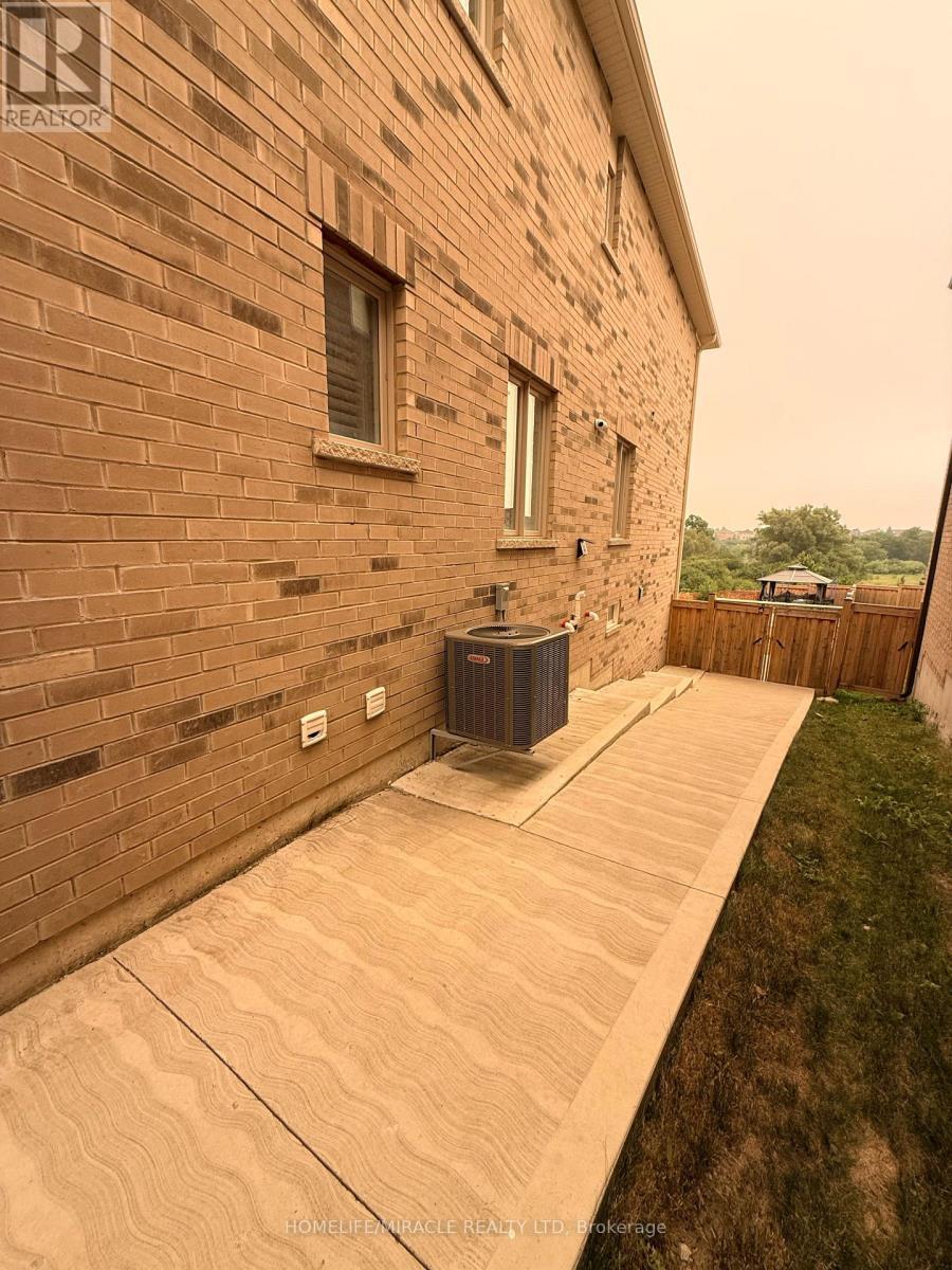 21 Valleyscape Trail, Caledon, ON - Photo Showing Other Room