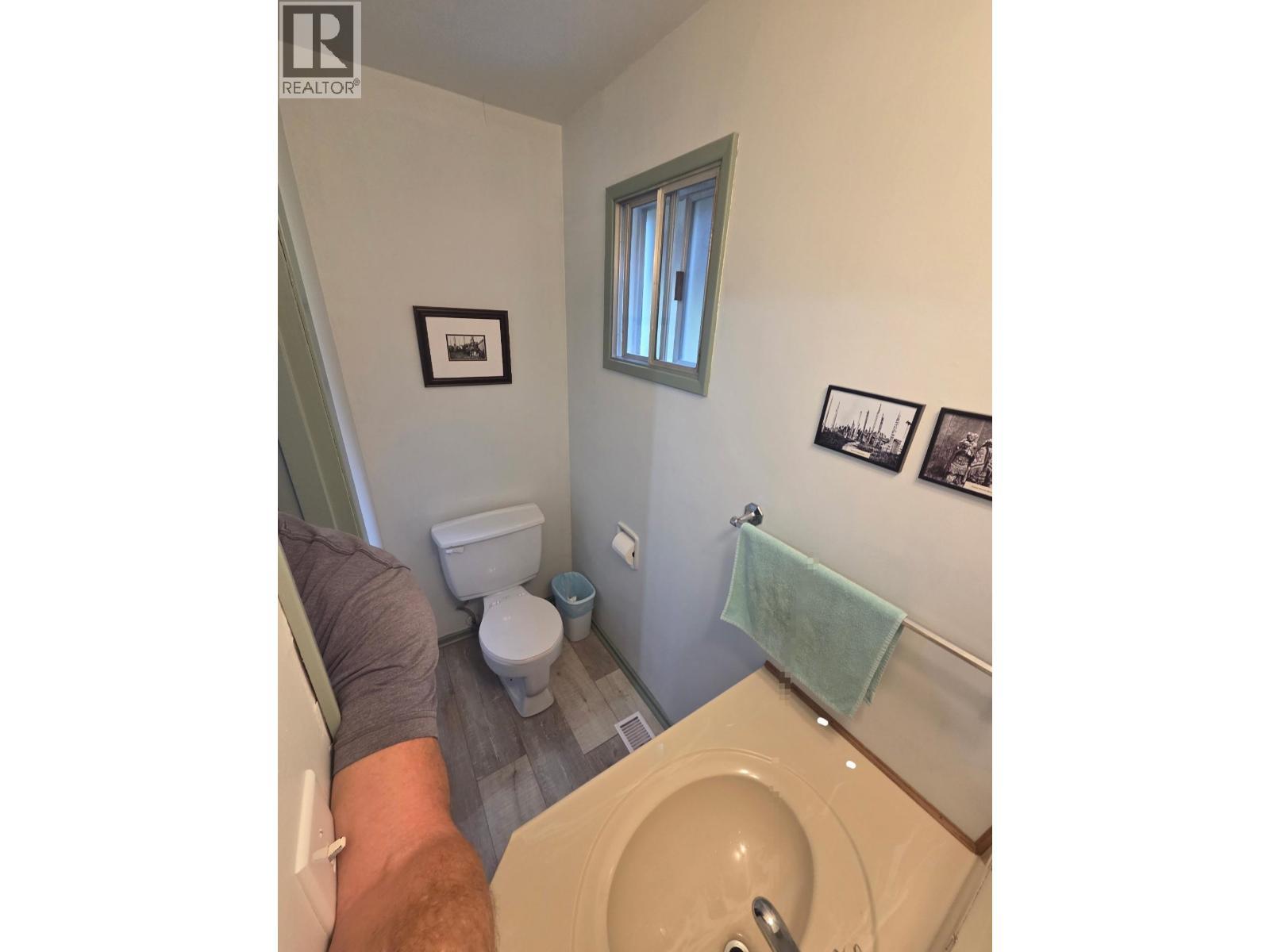 2050-2052 Maple Crescent, Masset, BC - Indoor Photo Showing Bathroom