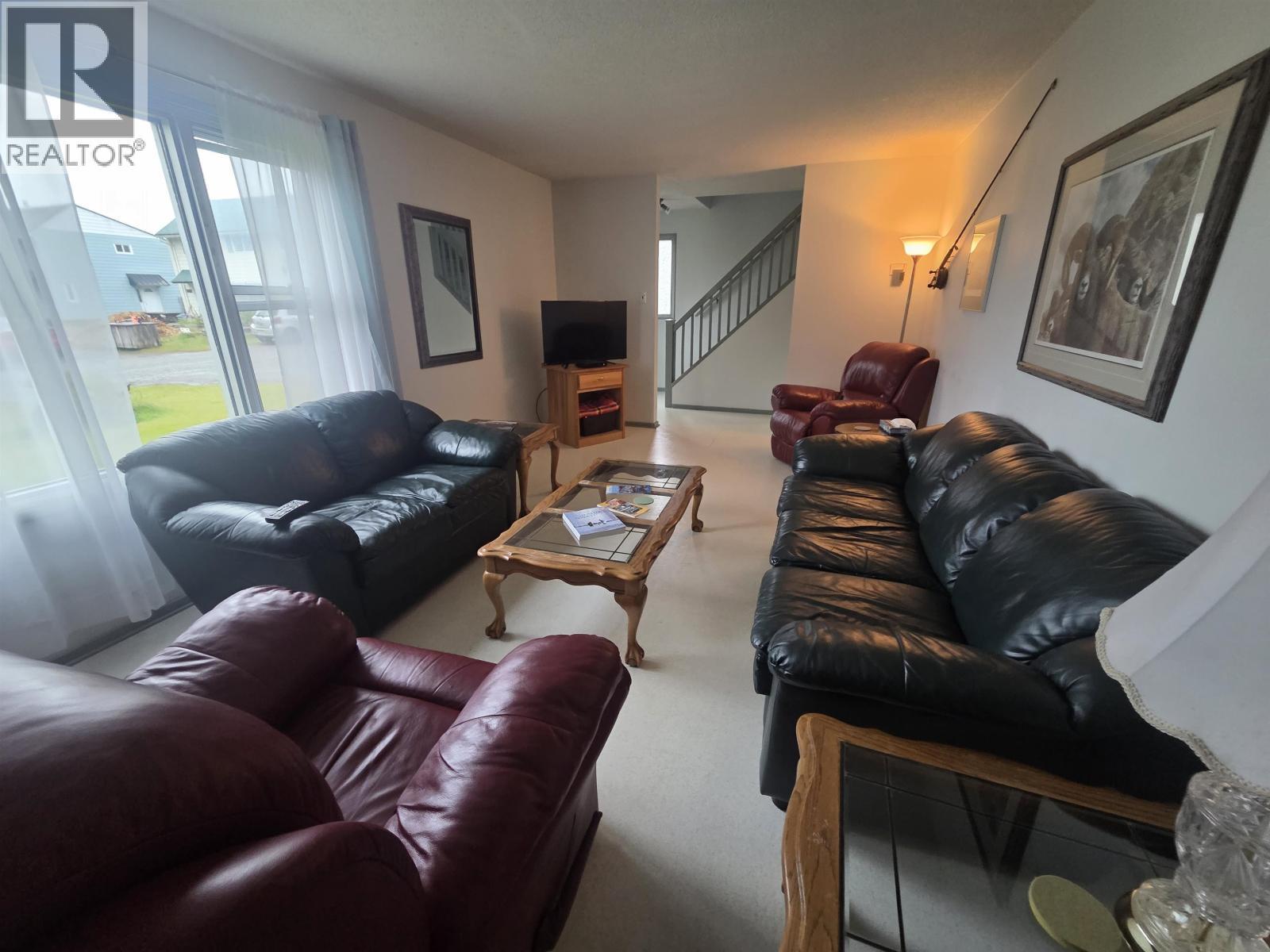 2050-2052 Maple Crescent, Masset, BC - Indoor Photo Showing Living Room