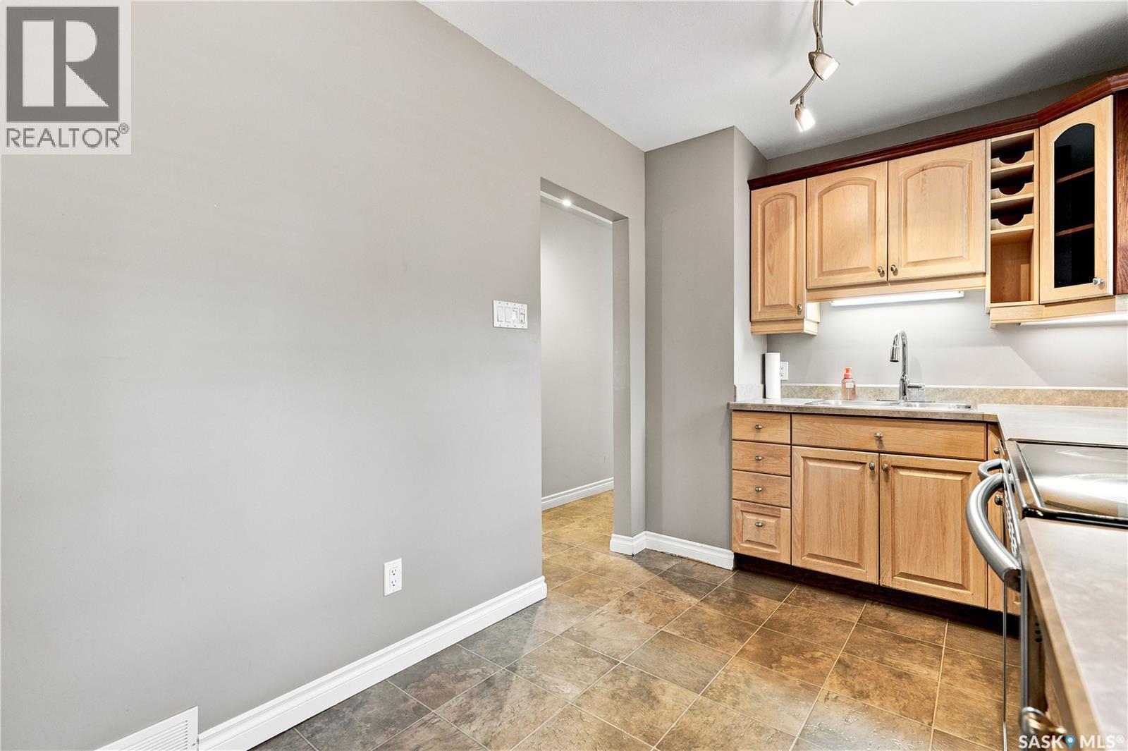 818 5Th Street E, Saskatoon, SK - Indoor Photo Showing Kitchen
