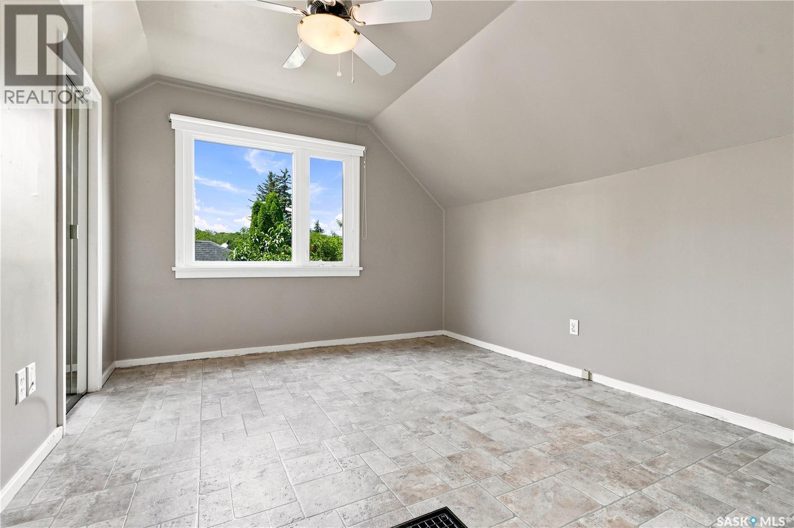 818 5Th Street E, Saskatoon, SK - Indoor Photo Showing Other Room