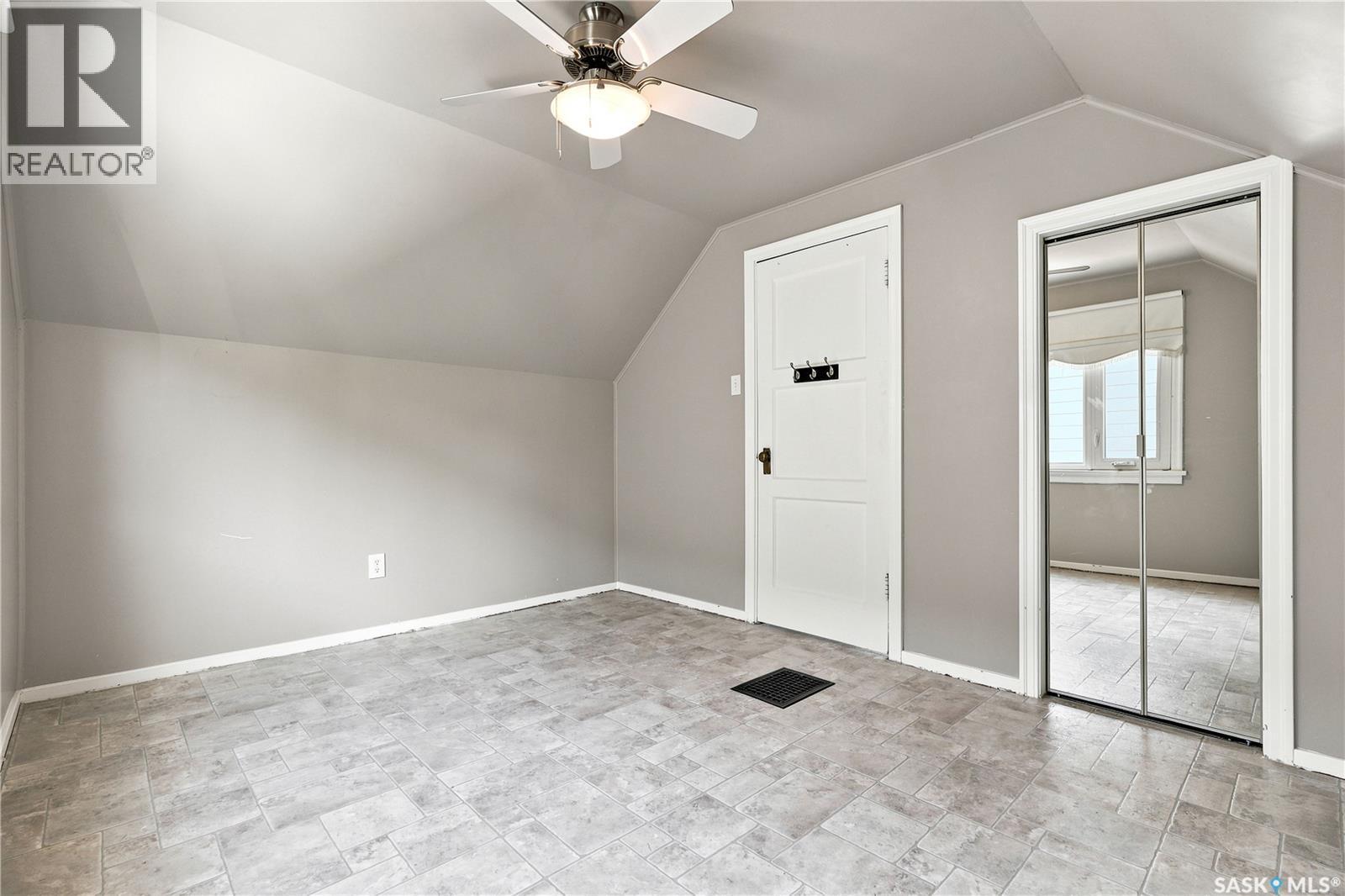 818 5Th Street E, Saskatoon, SK - Indoor Photo Showing Other Room