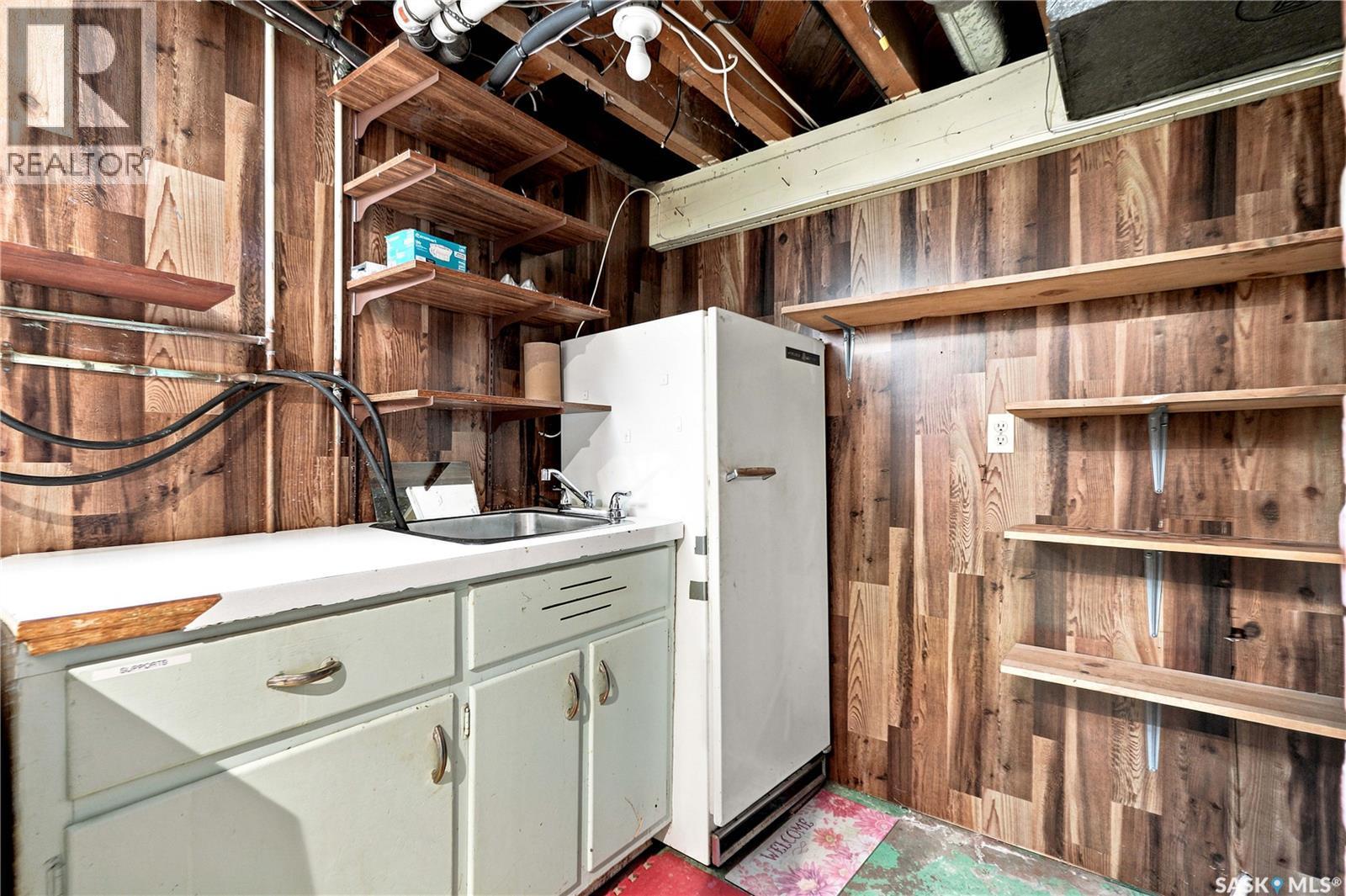 818 5Th Street E, Saskatoon, SK - Indoor