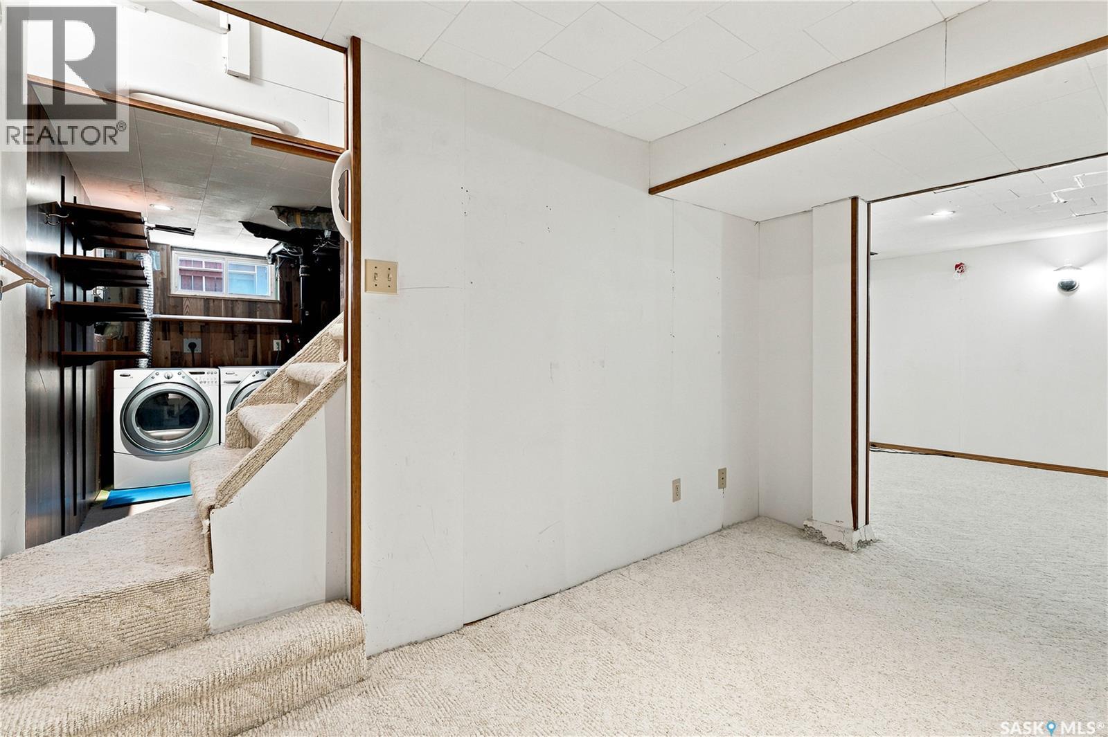 818 5Th Street E, Saskatoon, SK - Indoor