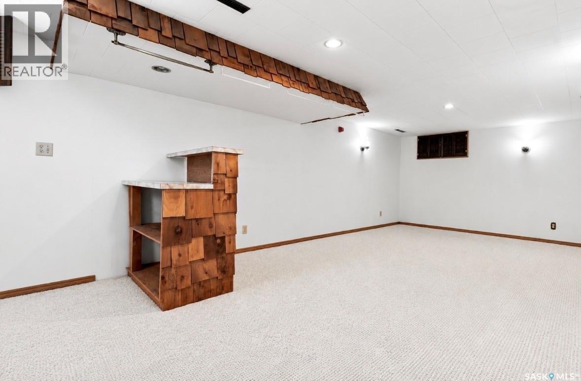 818 5Th Street E, Saskatoon, SK - Indoor