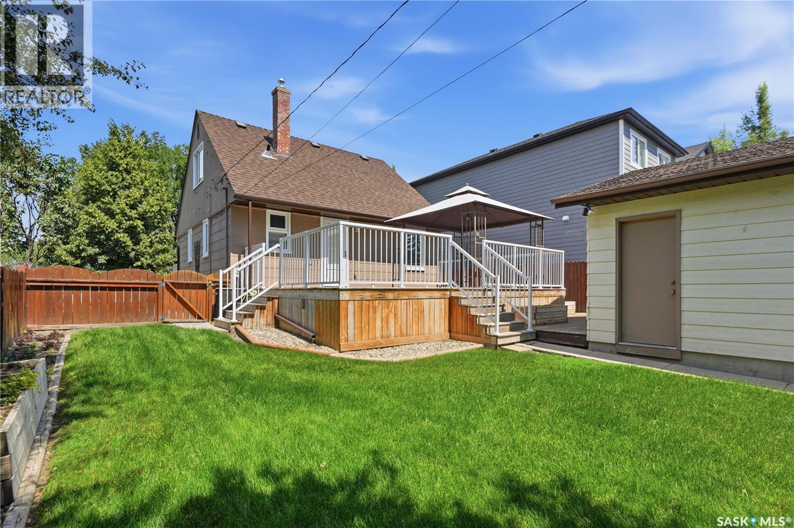 818 5Th Street E, Saskatoon, SK - Outdoor With Deck Patio Veranda