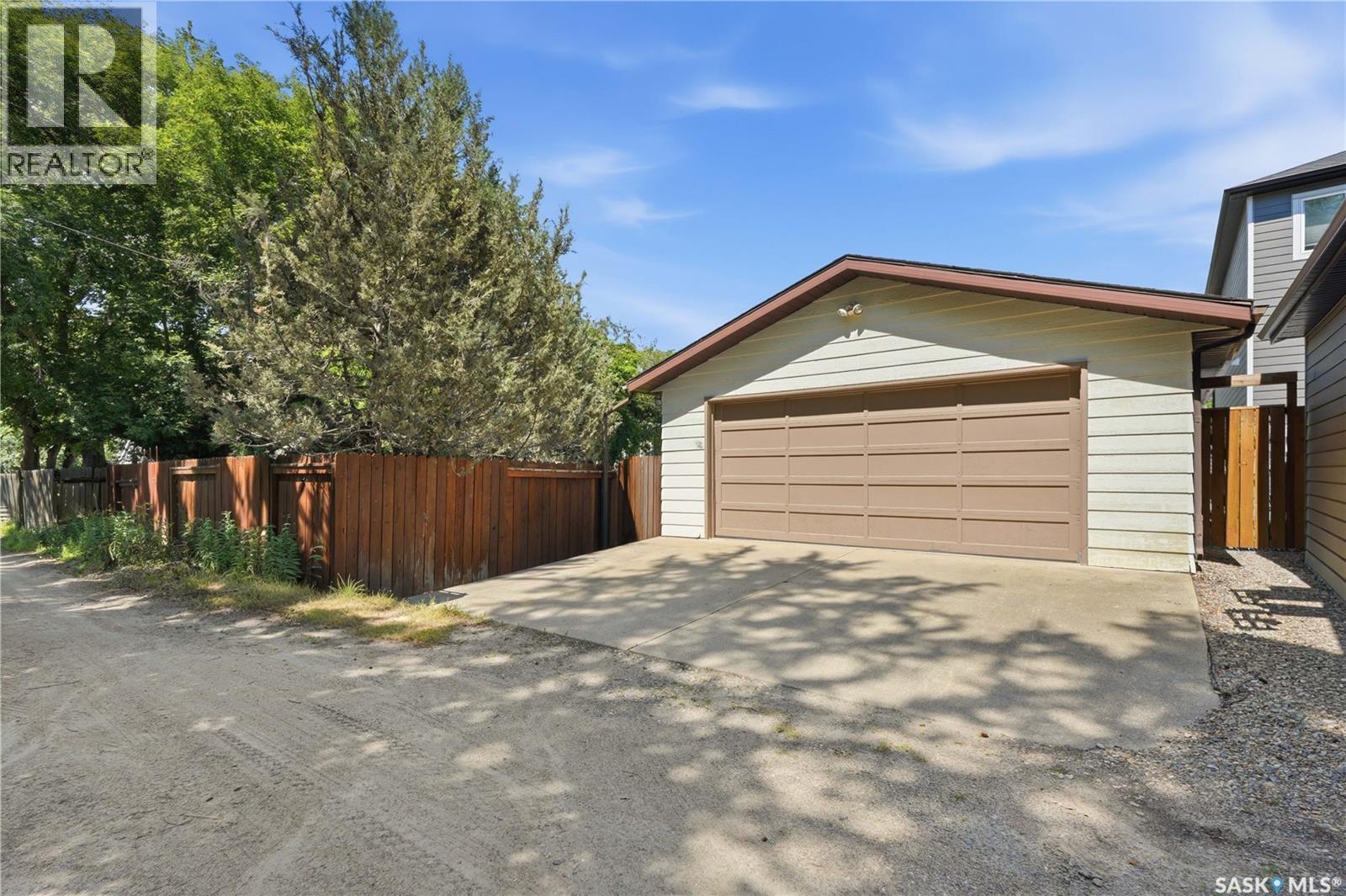 818 5Th Street E, Saskatoon, SK - Outdoor