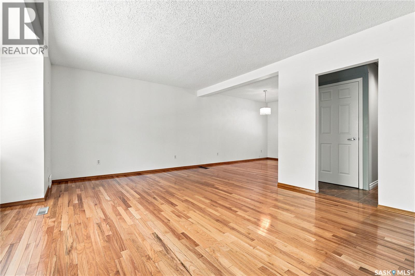 818 5Th Street E, Saskatoon, SK - Indoor Photo Showing Other Room