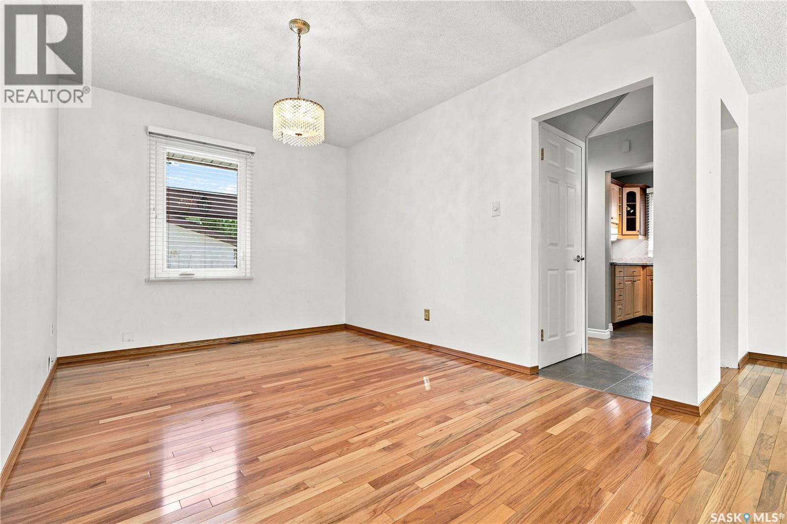 818 5Th Street E, Saskatoon, SK - Indoor Photo Showing Other Room