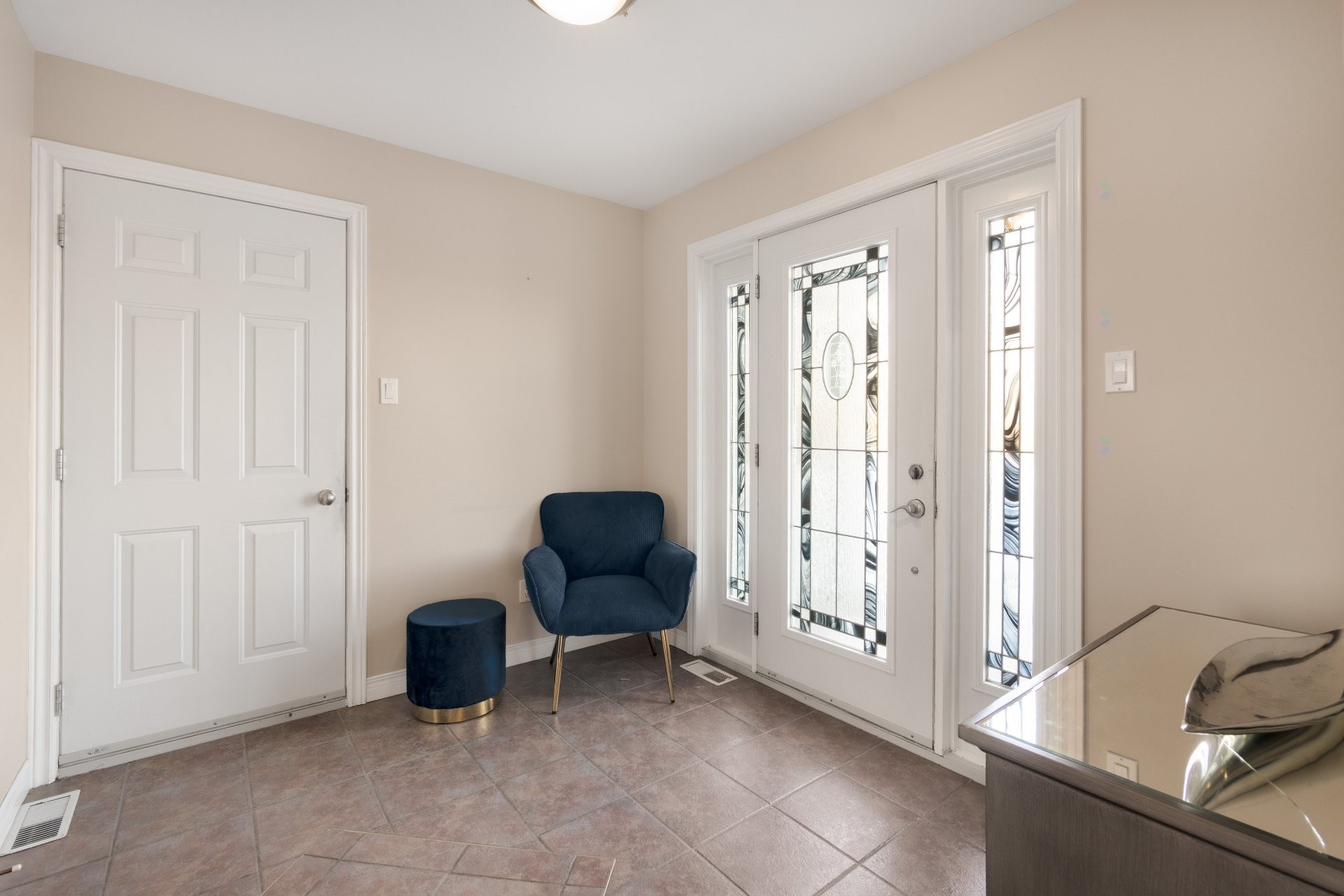 Hall d'entrée/Vestibule - 4452 Rue Du Mont-Blanc, Ascot Corner, QC - Indoor Photo Showing Other Room