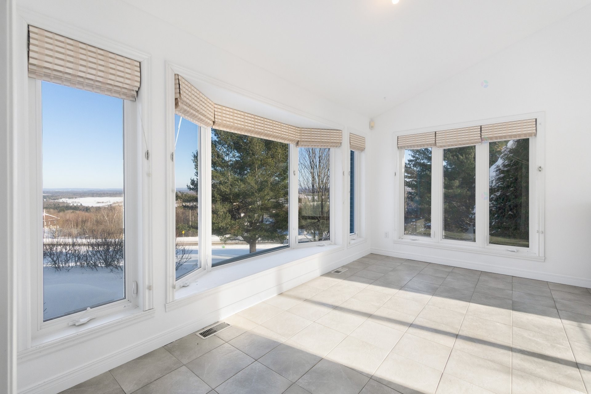 Autre - 4452 Rue Du Mont-Blanc, Ascot Corner, QC - Indoor Photo Showing Other Room