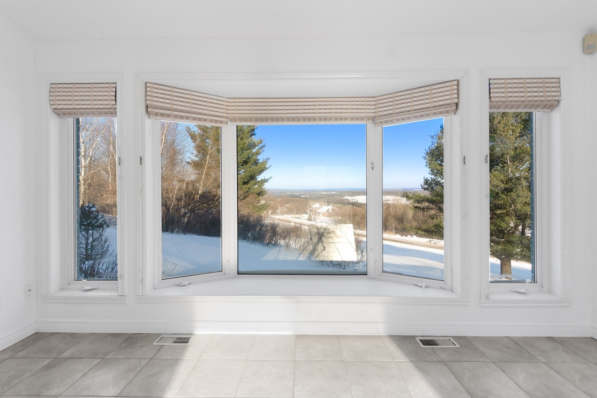 Autre - 4452 Rue Du Mont-Blanc, Ascot Corner, QC - Indoor Photo Showing Other Room