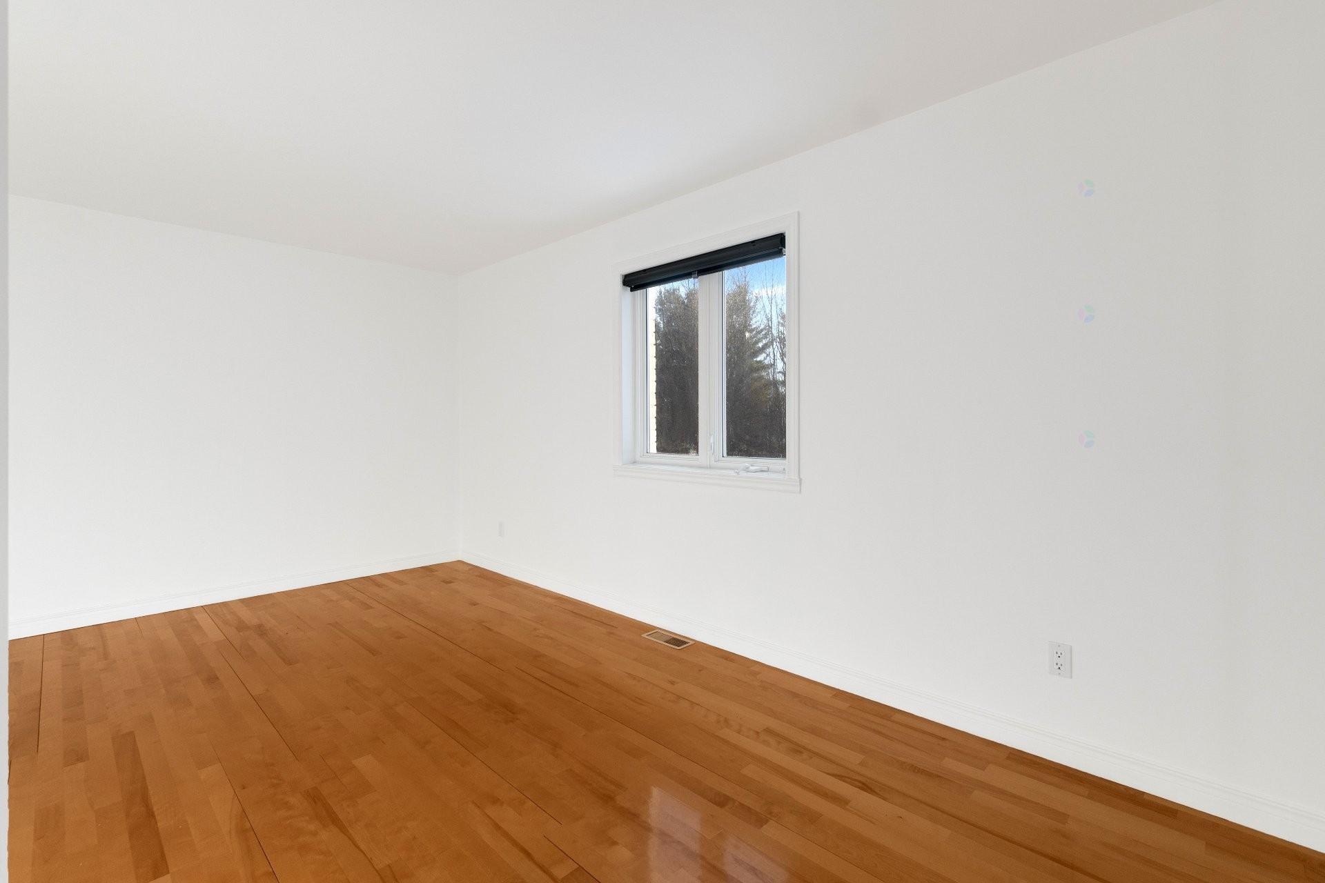 Chambre à coucher - 4452 Rue Du Mont-Blanc, Ascot Corner, QC - Indoor Photo Showing Other Room
