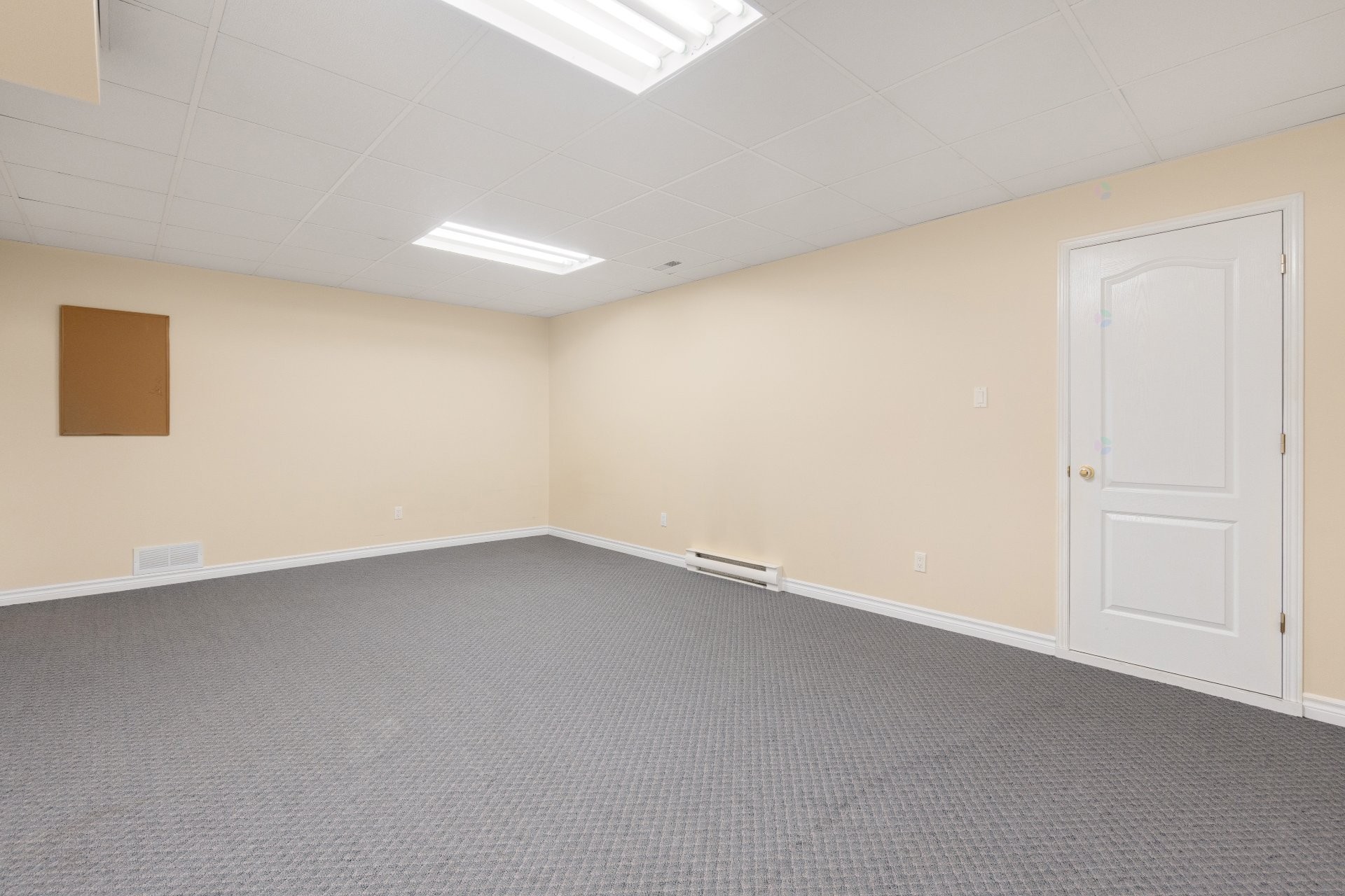 Salle de jeux - 4452 Rue Du Mont-Blanc, Ascot Corner, QC - Indoor