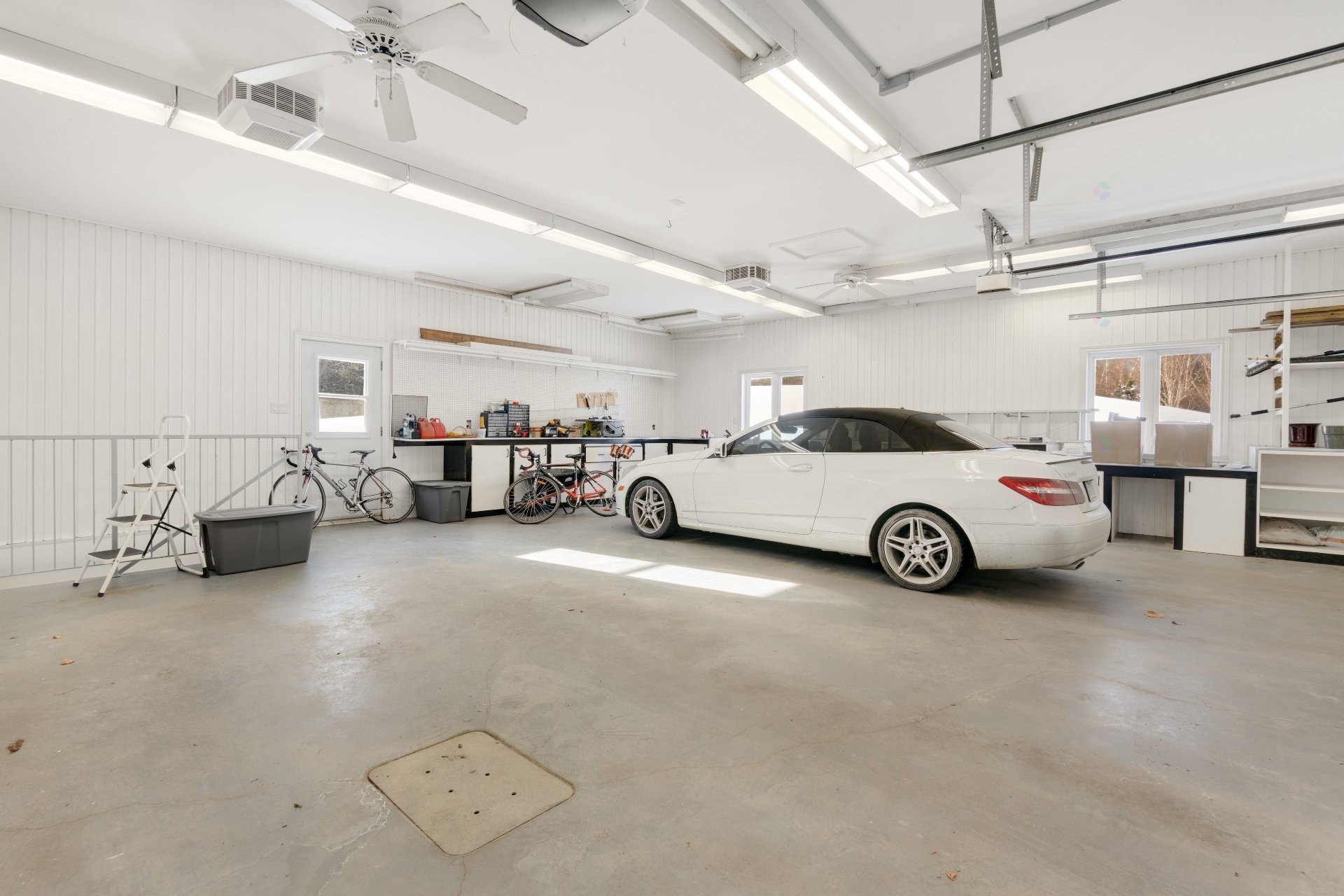 Garage - 4452 Rue Du Mont-Blanc, Ascot Corner, QC - Indoor Photo Showing Garage