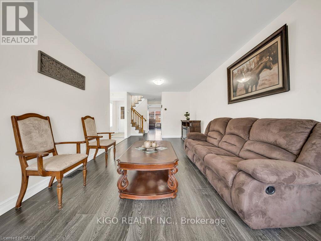 39 Baintree Way, Cambridge, ON - Indoor Photo Showing Living Room