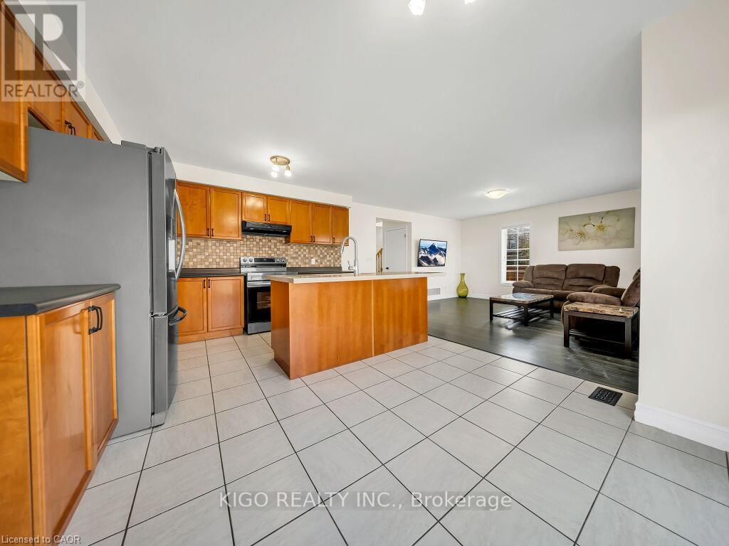 39 Baintree Way, Cambridge, ON - Indoor Photo Showing Kitchen