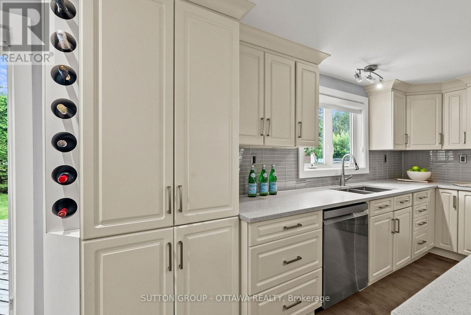 2450 Blackstone Crescent, Ottawa, ON - Indoor Photo Showing Kitchen With Double Sink