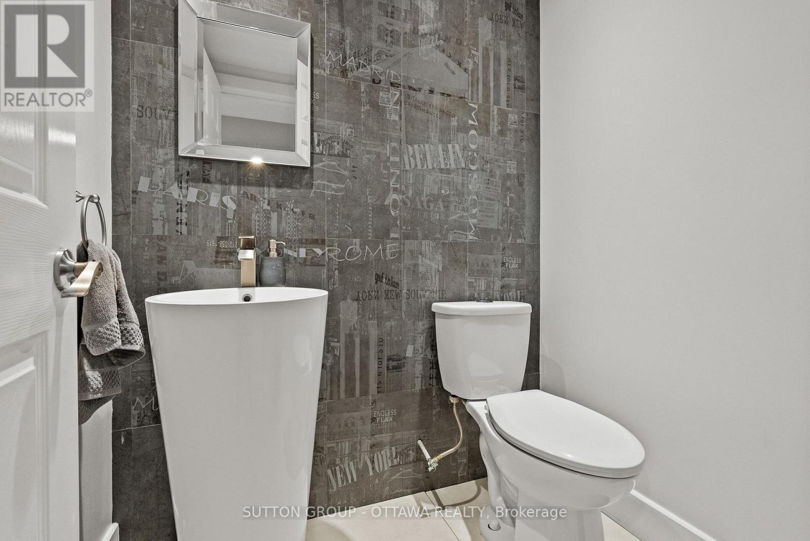 Main Floor Powder Room - 2450 Blackstone Crescent, Ottawa, ON - Indoor Photo Showing Bathroom