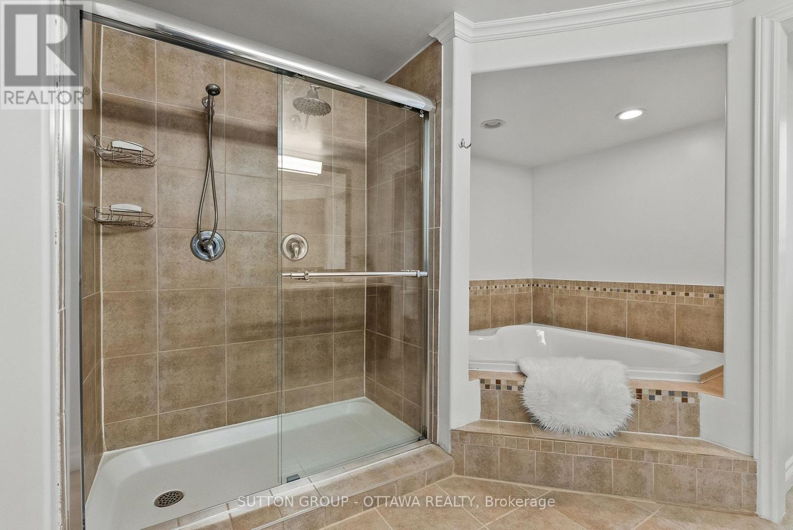 Ensuite Bathroom - 2450 Blackstone Crescent, Ottawa, ON - Indoor Photo Showing Bathroom