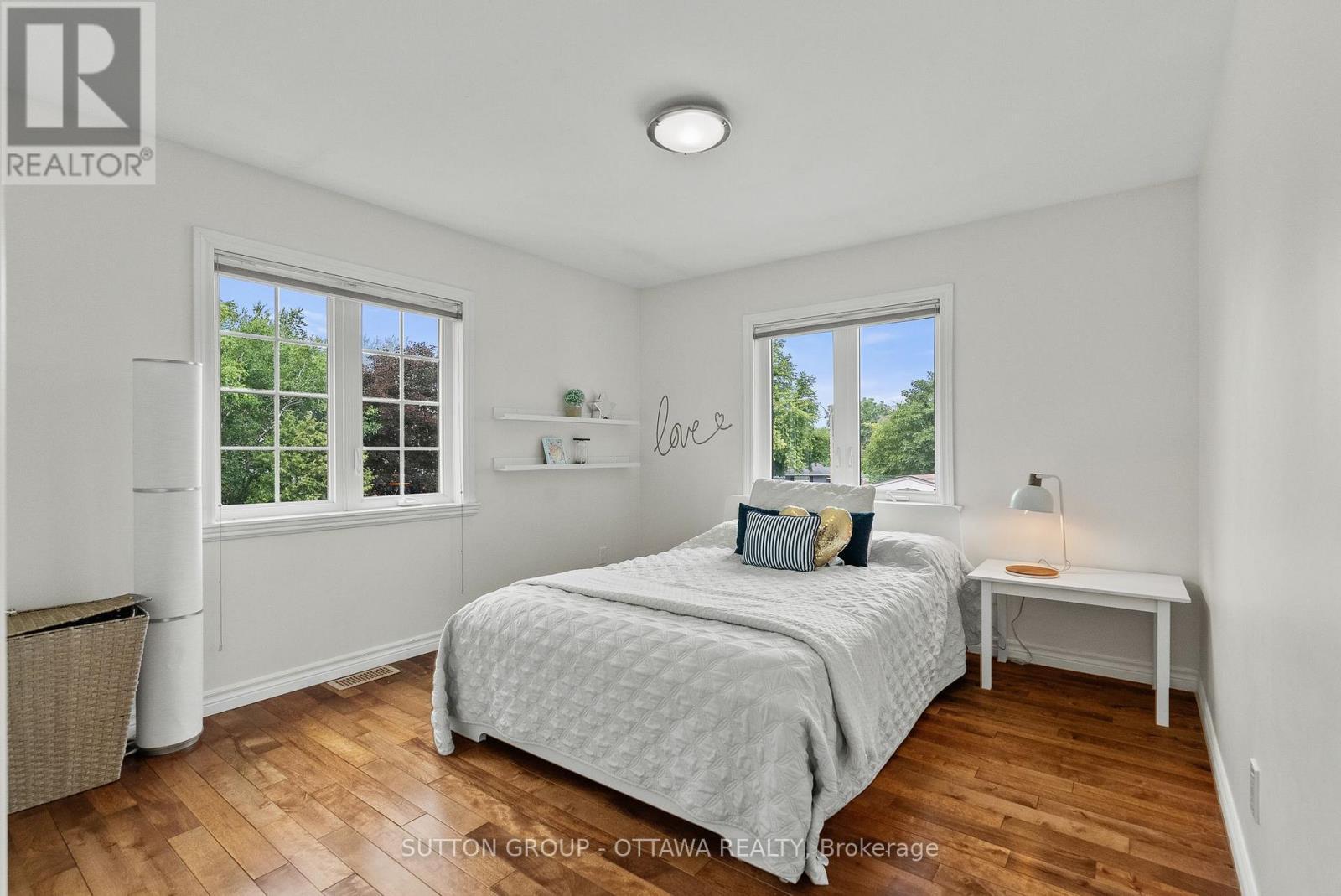 2450 Blackstone Crescent, Ottawa, ON - Indoor Photo Showing Bedroom