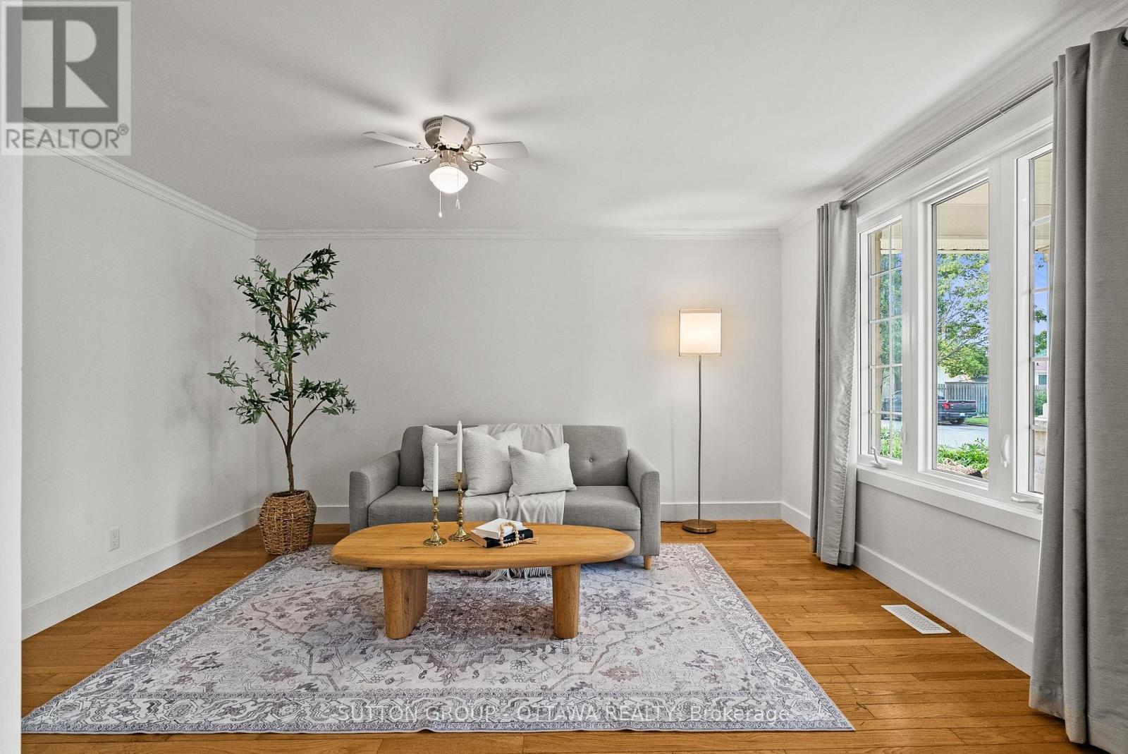 Main Floor Den - 2450 Blackstone Crescent, Ottawa, ON - Indoor Photo Showing Living Room