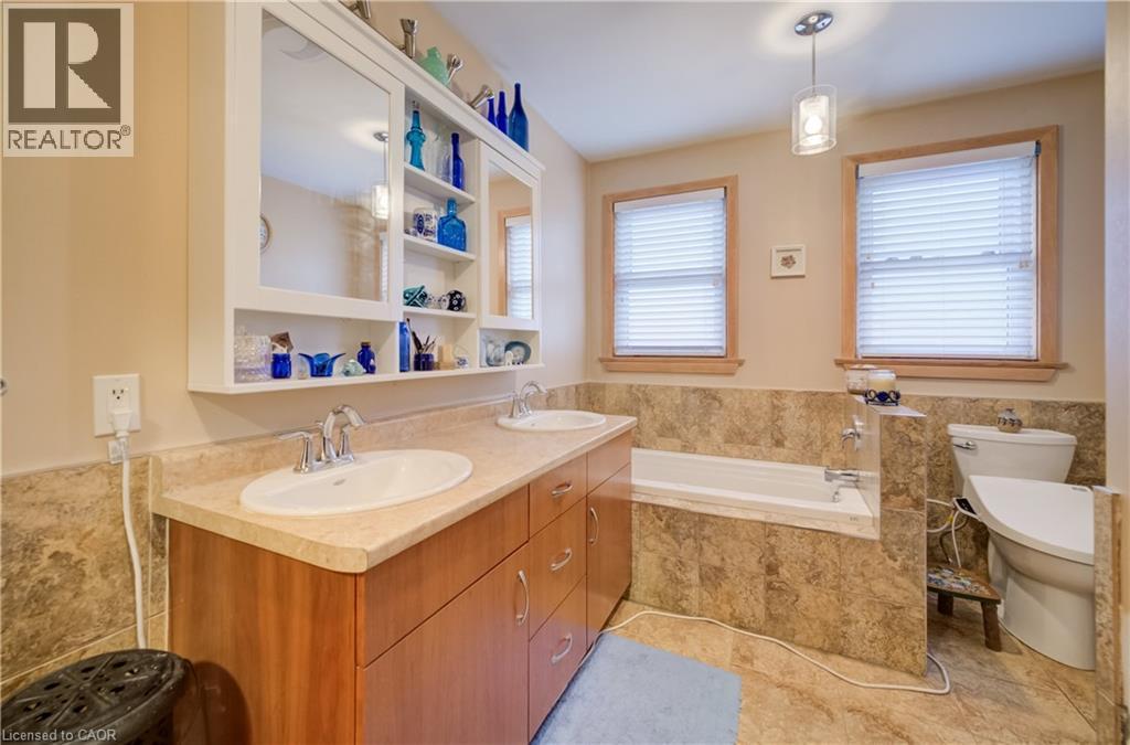 1864 Coronation Boulevard, Cambridge, ON - Indoor Photo Showing Bathroom