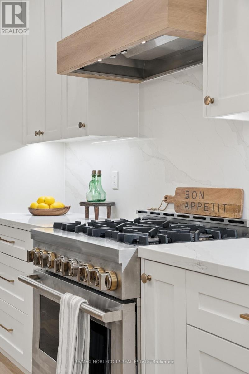 2 Glengordon Crescent, Markham, ON - Indoor Photo Showing Kitchen