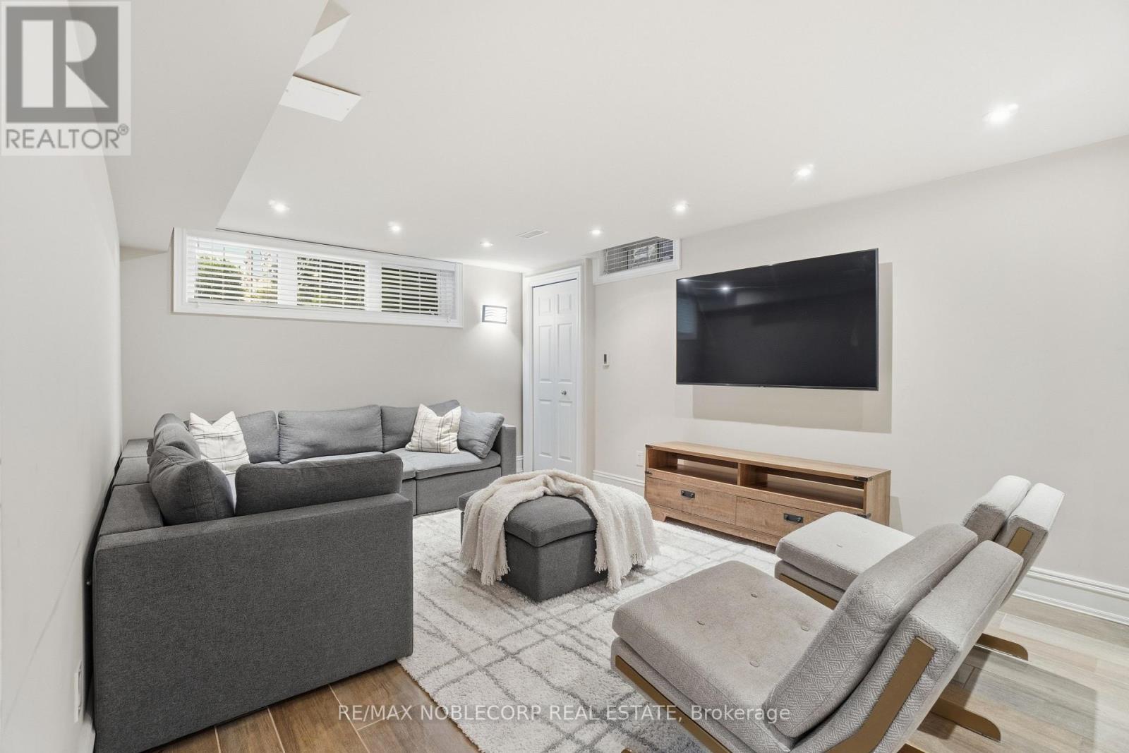 2 Glengordon Crescent, Markham, ON - Indoor