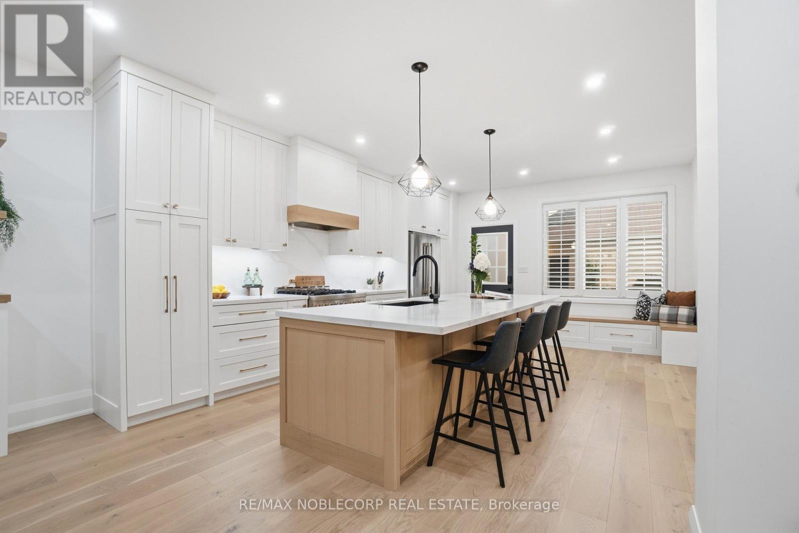 2 Glengordon Crescent, Markham, ON - Indoor Photo Showing Kitchen With Upgraded Kitchen