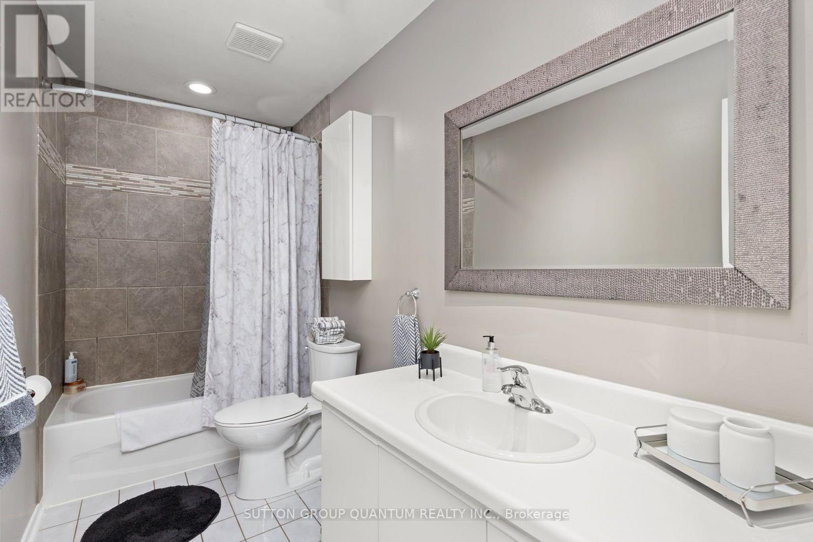 2nd Floor Bathroom - 6187 Camgreen Circle, Mississauga, ON - Indoor Photo Showing Bathroom