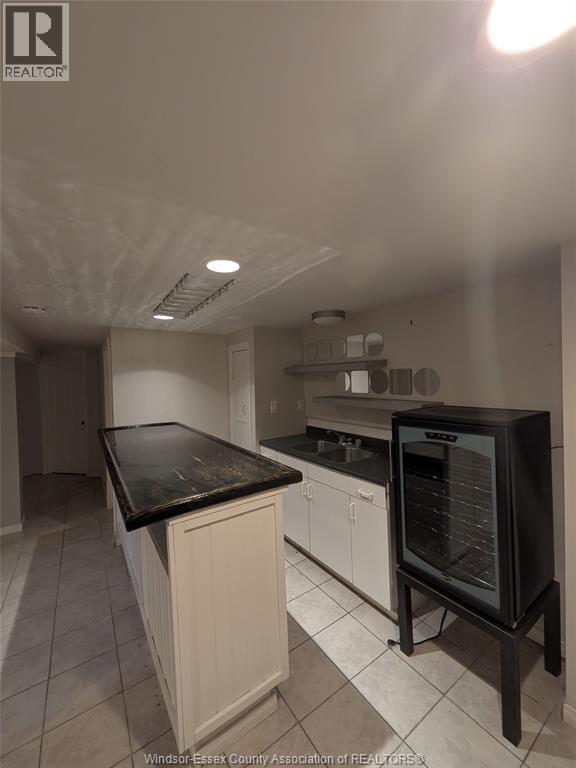 3130 Academy Drive, Windsor, ON - Indoor Photo Showing Kitchen